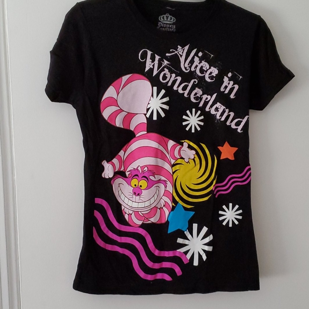 **2 FOR $5.00 DISNEY GRAPHIC TEES** Bundle !